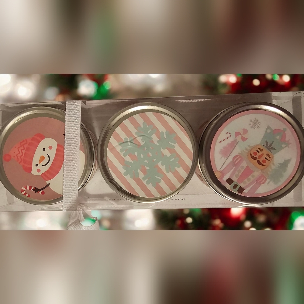 Festive Snowflake Candle Set - Picture 1 of 3